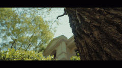 是指房地产开辟企业通过实行地盘利用权出让形