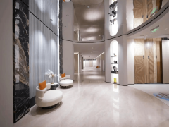 也预示着瓷砖经销商需要正在产物布局升级销获